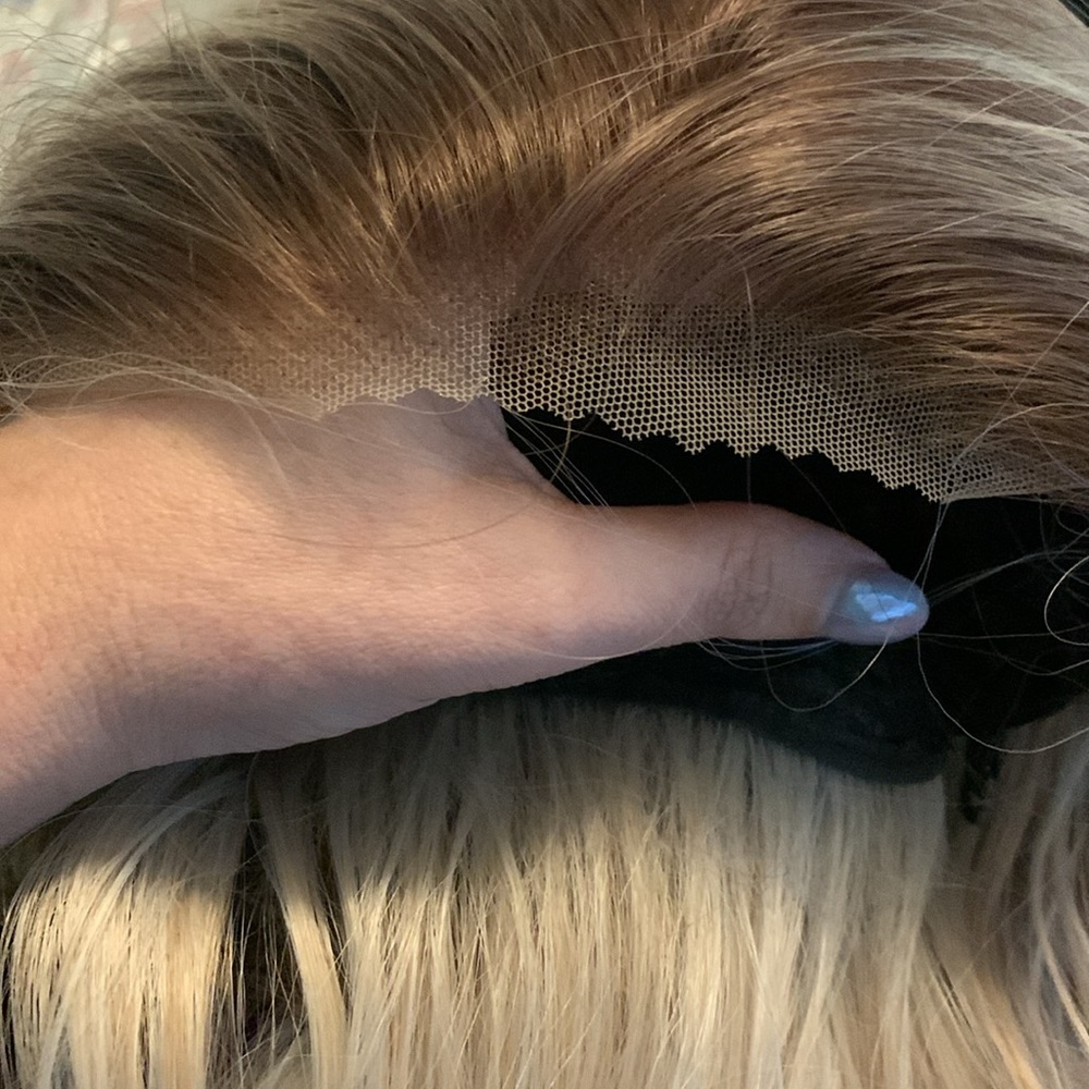 Luxurious Light Blonde wig - Picture 4 of 5